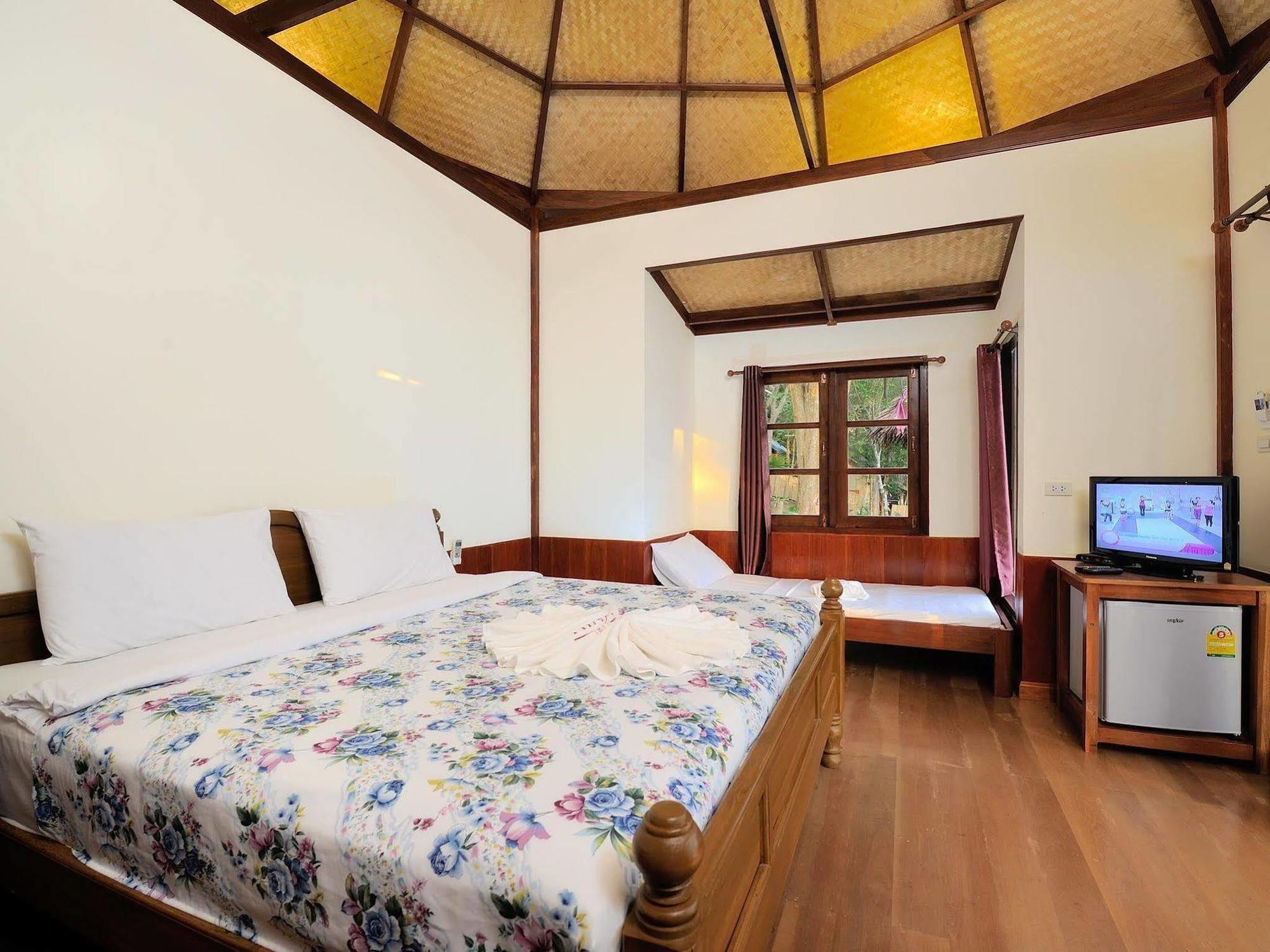 Sunwaree Phi Phi Resort Екстериор снимка